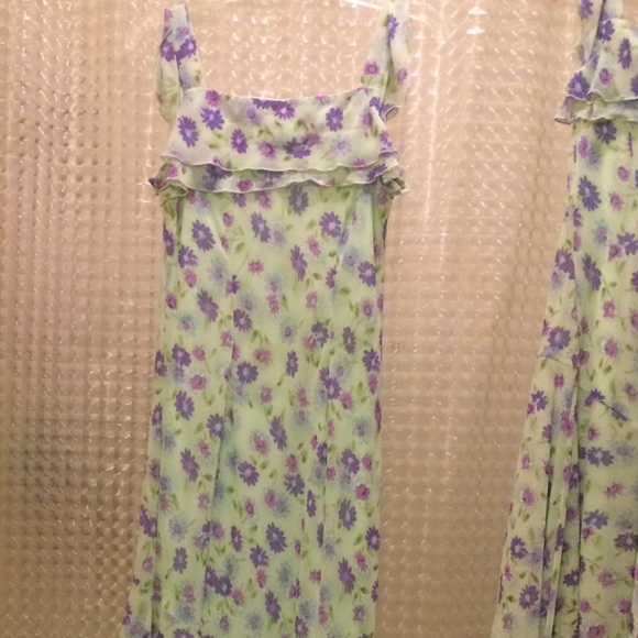 Spring/Summer soft green floral dress. - Picture 5 of 8